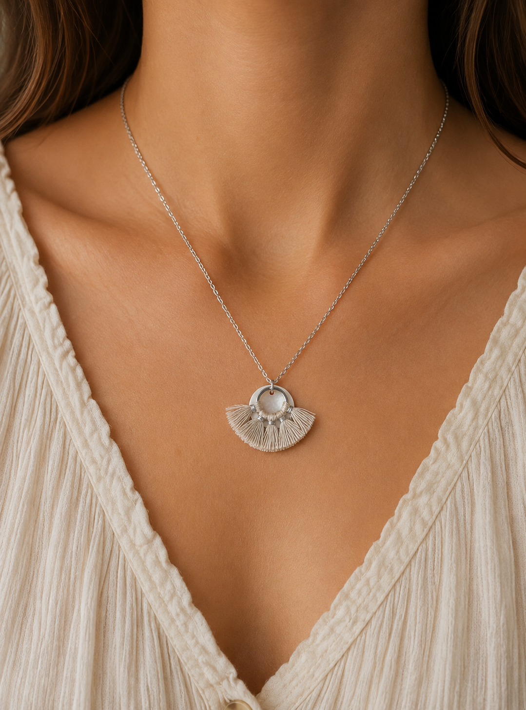 Collier nacre et pompon argenté - PIECE UNIQUE