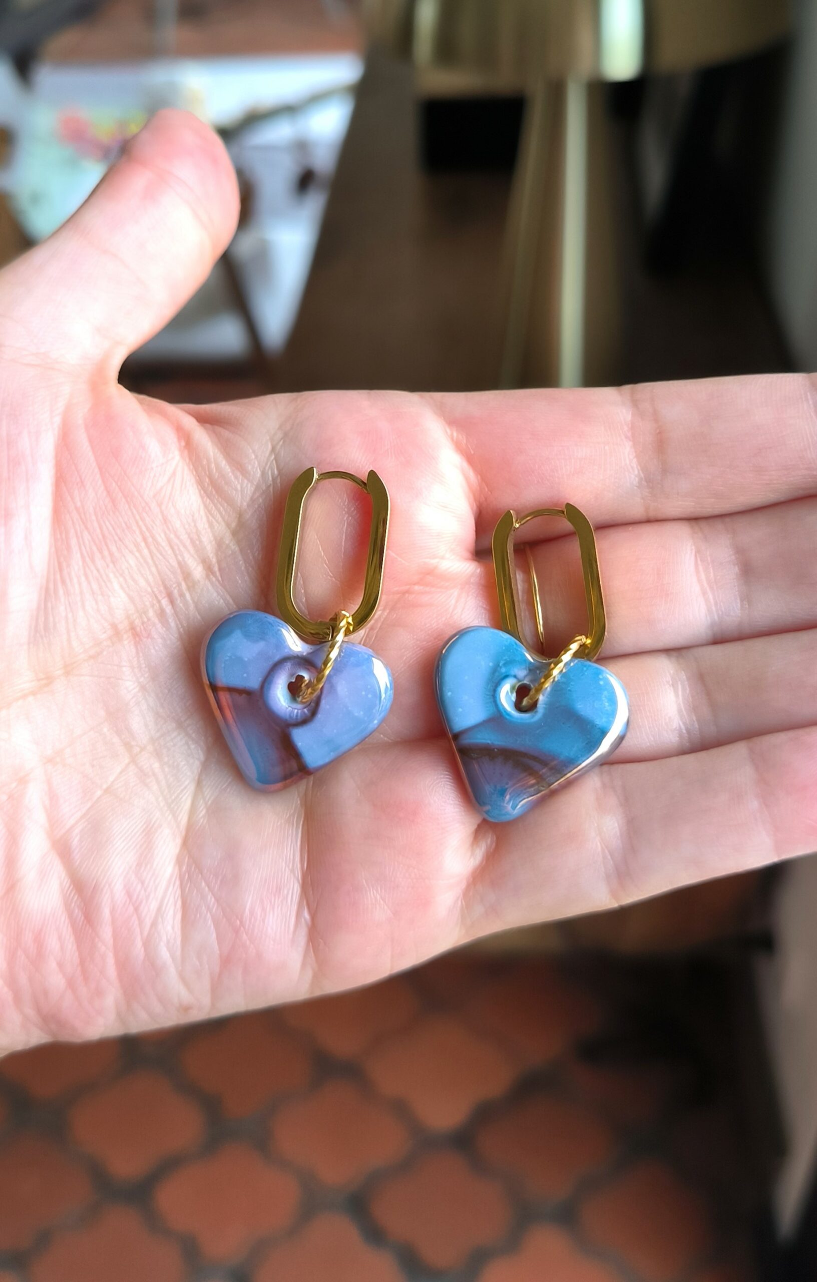 Boucles d'oreilles cœur bleu – Image 2