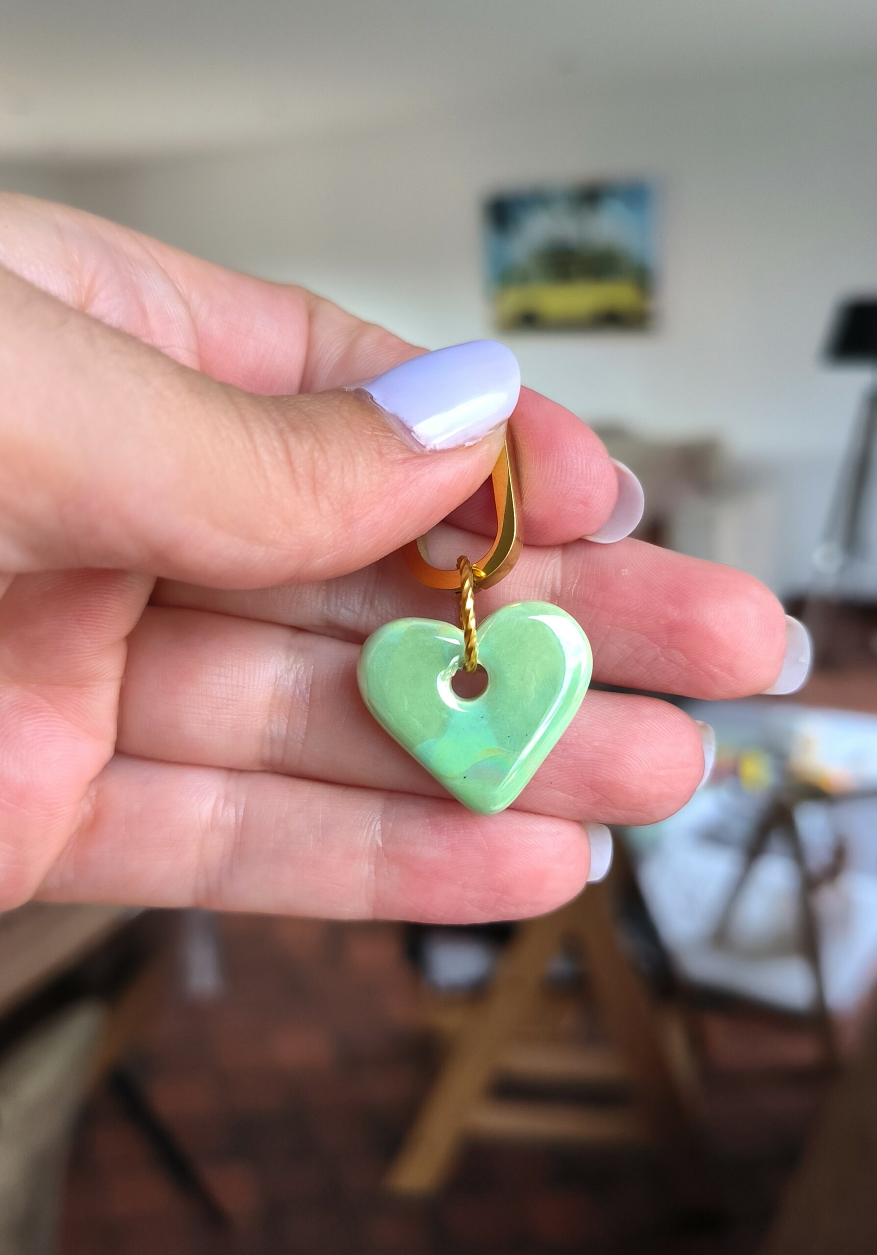 Boucles d'oreilles cœur vert – Image 2